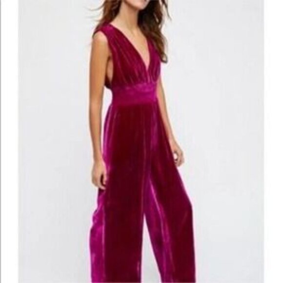 Free People Fuscia Crushed Velvet Sleeveless Plunge Neckline Jumpsuit Size XS - Picture 1 of 11